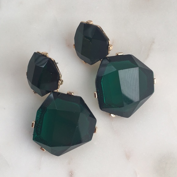 Jewelry - Green Crystal Gold Earrings.